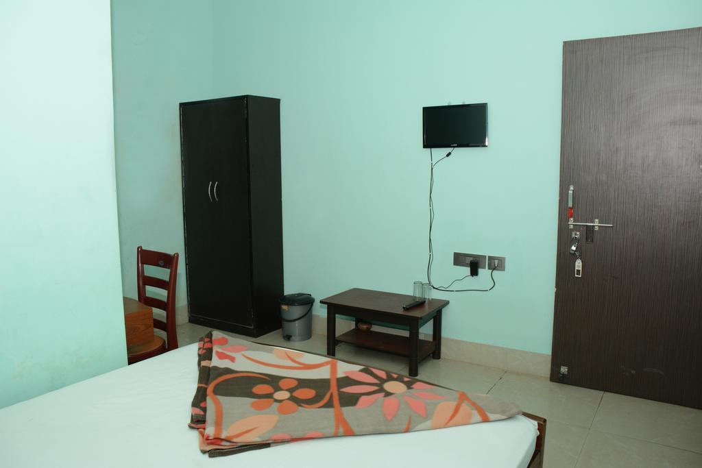 Hotel Nirmal Inn Bhubaneswar Quarto foto